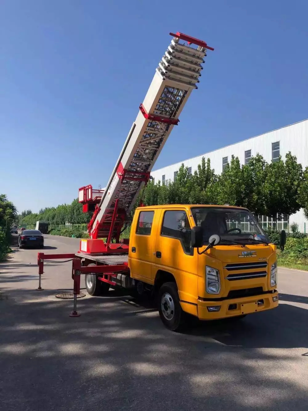 青白江附近的云梯车出租服务：轻松解决高空作业需求